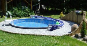 L’abri de piscine TROPIKO pour une extension de la saison, une eau chaude et bleue azur. Pour les piscines de jardin hors-sol et enterrées (circulaires / rondes).