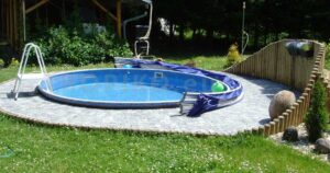 L’abri de piscine TROPIKO pour une extension de la saison, une eau chaude et bleue azur. Pour les piscines de jardin hors-sol et enterrées (circulaires / rondes).