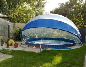 L’abri de piscine TROPIKO pour une extension de la saison, une eau chaude et bleue azur. Pour les piscines de jardin hors-sol et enterrées (circulaires / rondes).