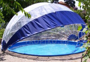 L’abri de piscine TROPIKO pour une extension de la saison, une eau chaude et bleue azur. Pour les piscines de jardin hors-sol et enterrées (circulaires / rondes).